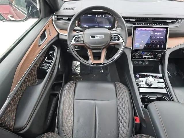 2025 Jeep Grand Cherokee Summit 4x4