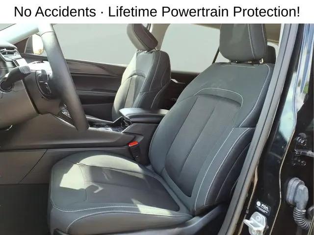2023 Jeep Grand Cherokee Laredo 4x4