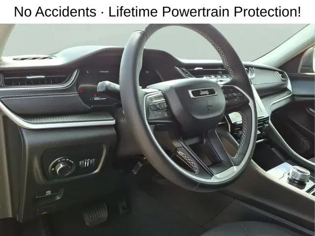 2023 Jeep Grand Cherokee Laredo 4x4