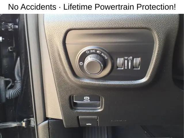 2023 Jeep Grand Cherokee Laredo 4x4