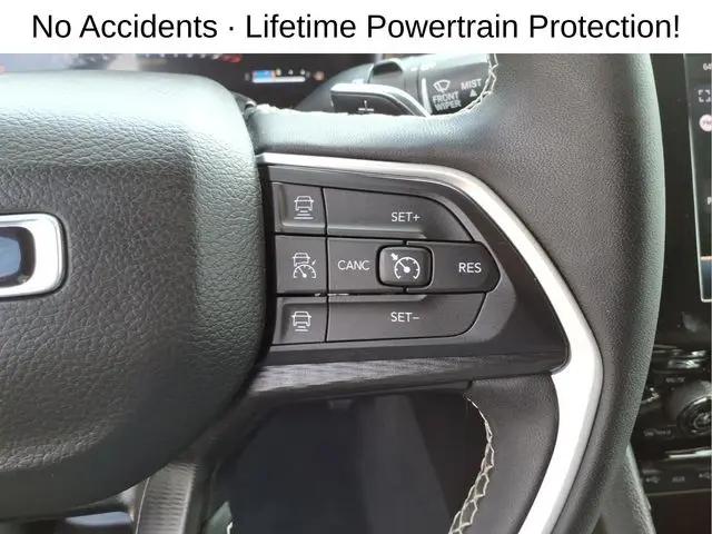 2023 Jeep Grand Cherokee Laredo 4x4