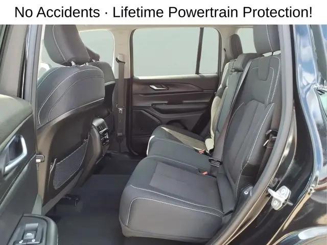 2023 Jeep Grand Cherokee Laredo 4x4