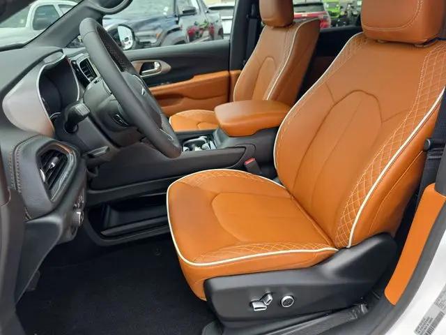 2026 Chrysler Pacifica Pinnacle AWD