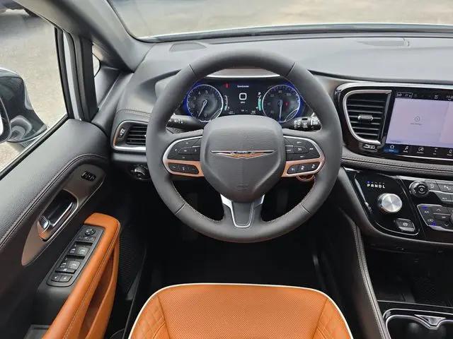 2026 Chrysler Pacifica Pinnacle AWD