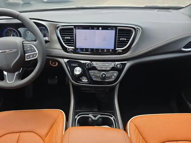 2026 Chrysler Pacifica Pinnacle AWD