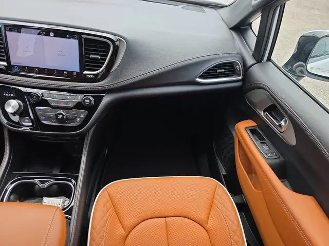 2026 Chrysler Pacifica Pinnacle AWD