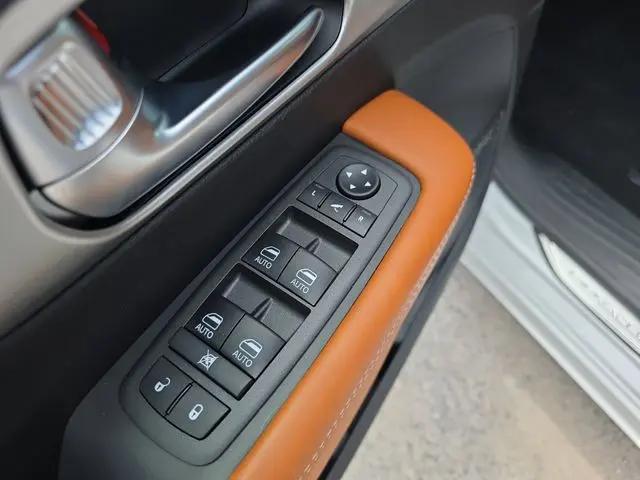 2026 Chrysler Pacifica Pinnacle AWD