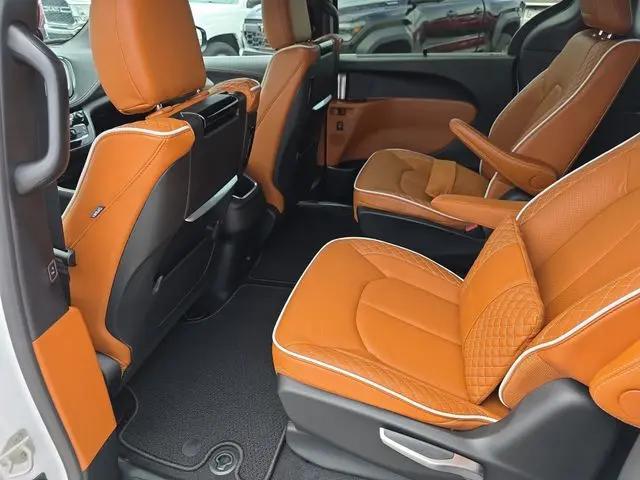 2026 Chrysler Pacifica Pinnacle AWD