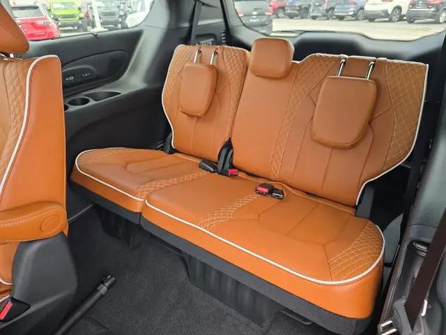 2026 Chrysler Pacifica Pinnacle AWD