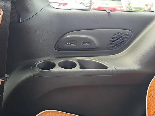 2026 Chrysler Pacifica Pinnacle AWD