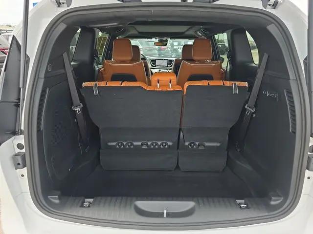 2026 Chrysler Pacifica Pinnacle AWD