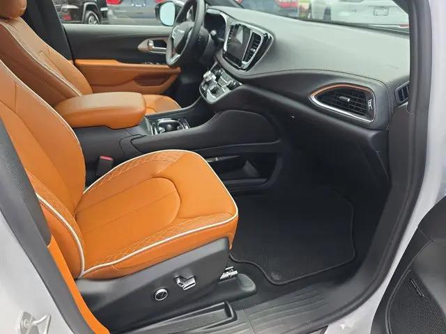 2026 Chrysler Pacifica Pinnacle AWD