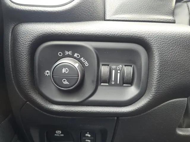 2025 Ram 1500 Big Horn Crew Cab 4x4 5'7" Box