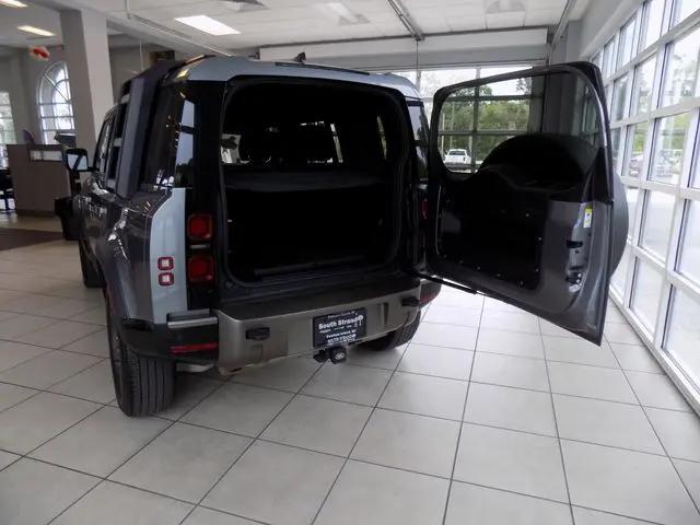 2022 Land Rover Defender 110 X-Dynamic SE