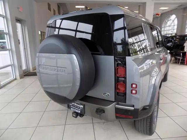2022 Land Rover Defender 110 X-Dynamic SE