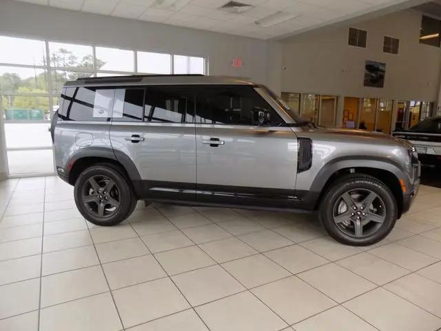 2022 Land Rover Defender 110 X-Dynamic SE