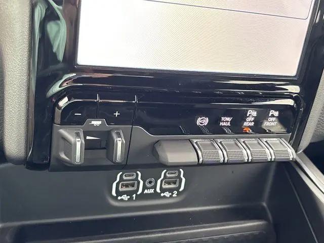 2024 Ram 3500 Laramie Crew Cab 4x4 6'4" Box