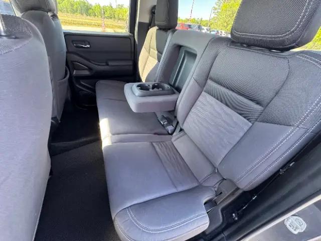 2023 Nissan Frontier Crew Cab SV 4x2