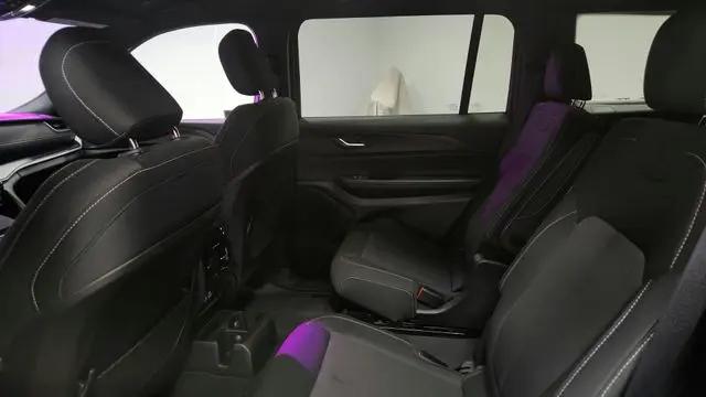 2024 Jeep Grand Cherokee L Laredo 4x4