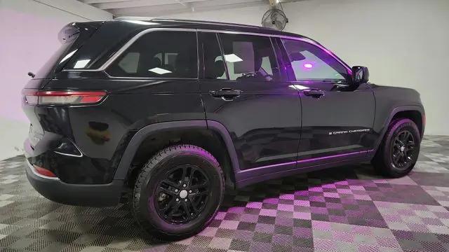 2024 Jeep Grand Cherokee Laredo 4x4