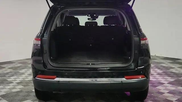 2024 Jeep Grand Cherokee Laredo 4x4