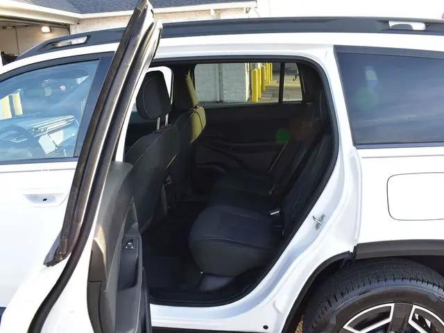 2026 Jeep Cherokee Laredo 4x4