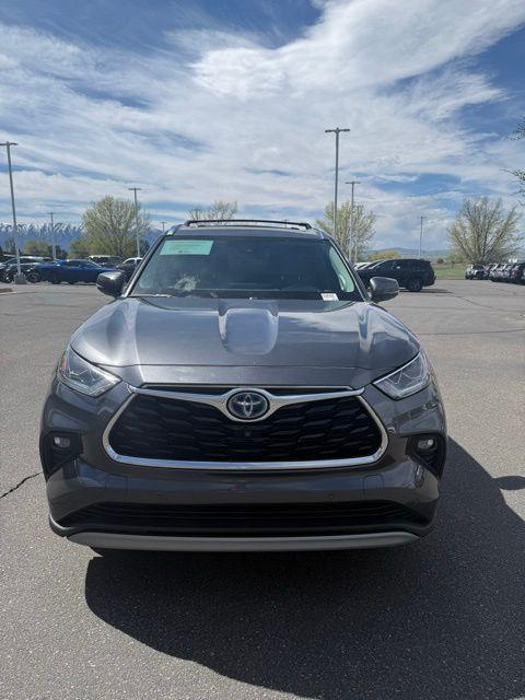 2021 Toyota Highlander Hybrid Platinum