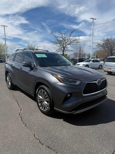 2021 Toyota Highlander Hybrid Platinum