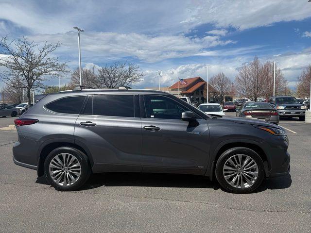 2021 Toyota Highlander Hybrid Platinum