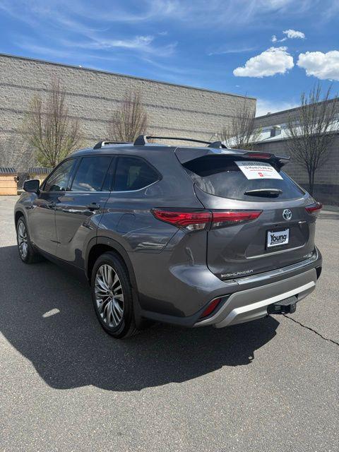 2021 Toyota Highlander Hybrid Platinum
