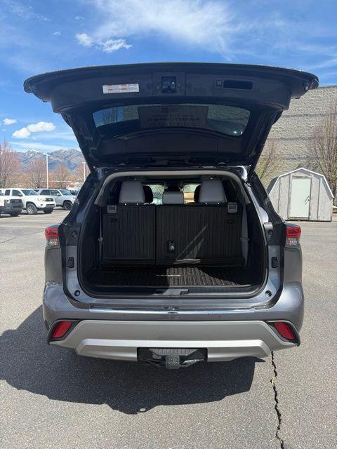 2021 Toyota Highlander Hybrid Platinum