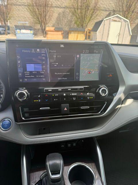 2021 Toyota Highlander Hybrid Platinum