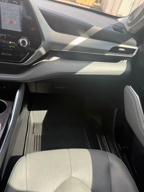 2021 Toyota Highlander Hybrid Platinum
