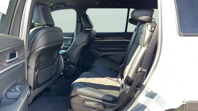 2026 Jeep Grand Cherokee L Altitude 4x4