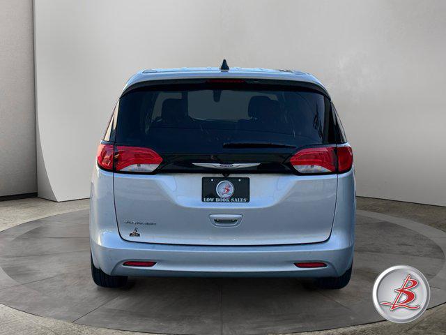 2022 Chrysler Voyager LX