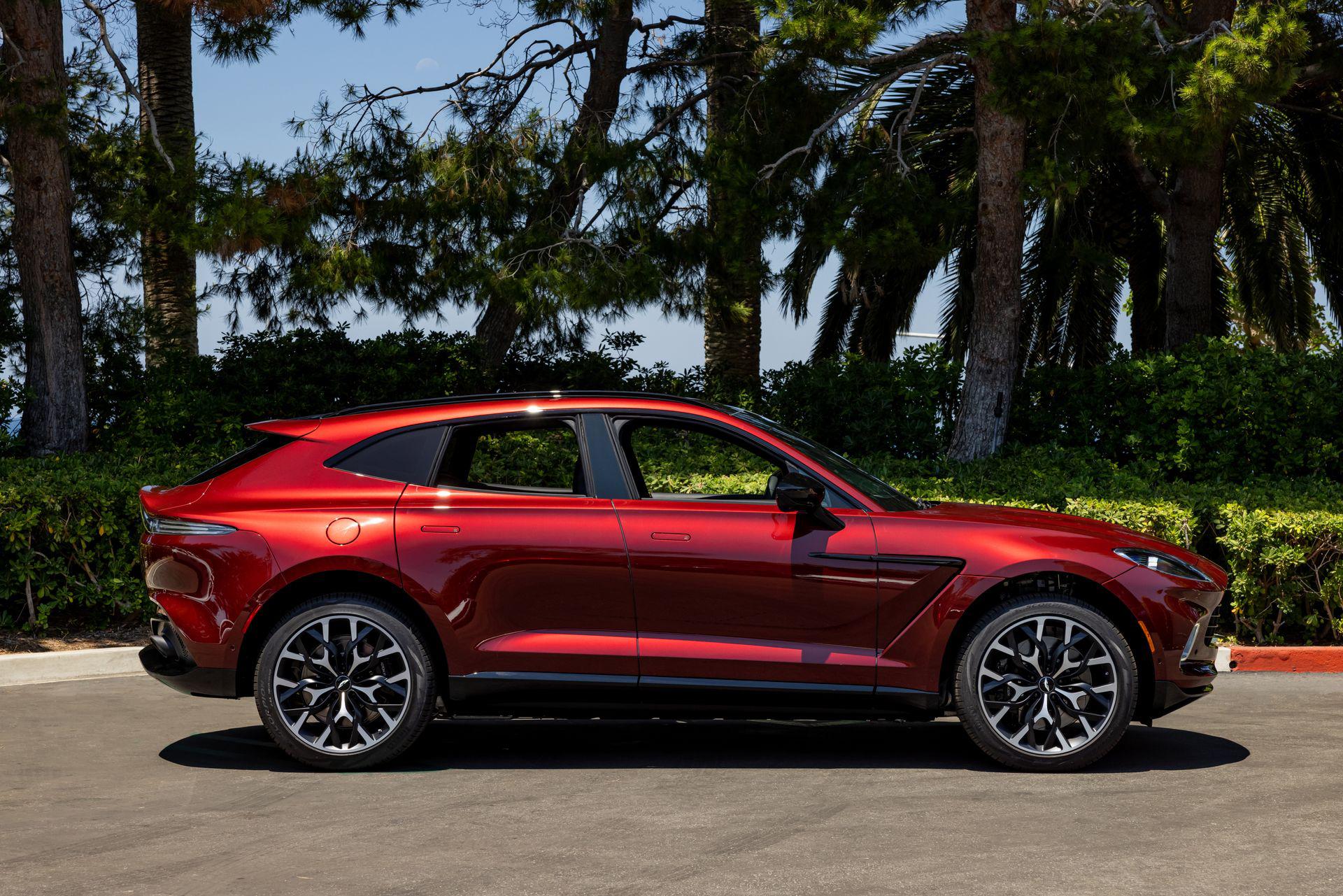 Aston Martin 2021 DBX 