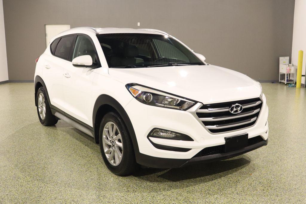 Dazzling White 2017 Hyundai Tucson 2.0L SE Plus AWD SUV / Crossover All-Wheel Drive 6-Speed Automatic