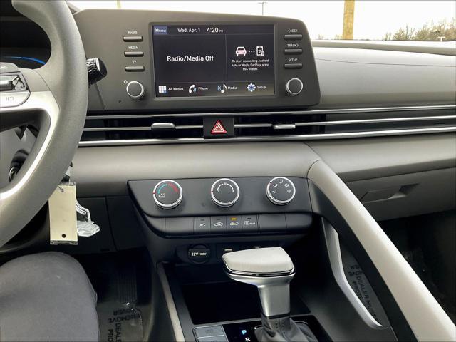 2025 Hyundai Elantra SE