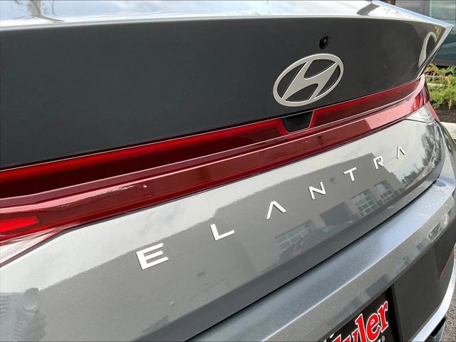 2025 Hyundai Elantra SE