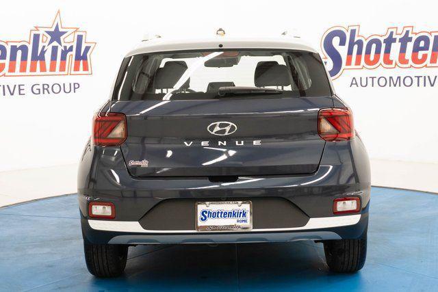2026 Hyundai Venue SEL w/Two-Tone Roof