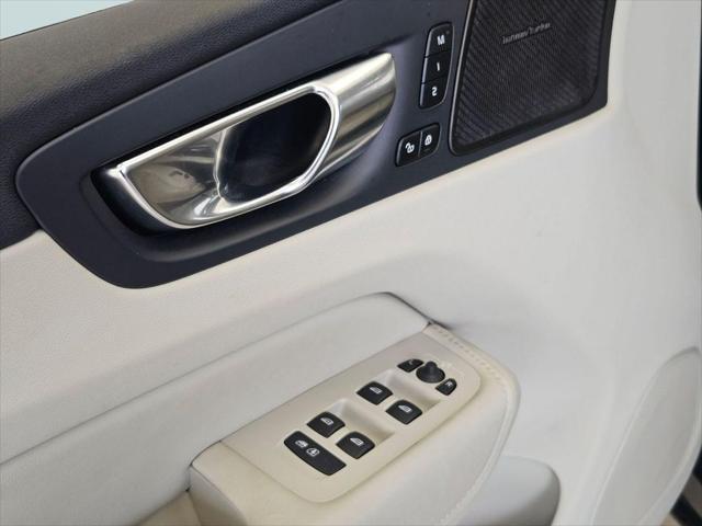 2023 Volvo XC60 B5 Ultimate Bright Theme