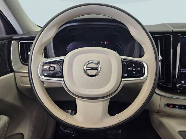 2023 Volvo XC60 B5 Ultimate Bright Theme