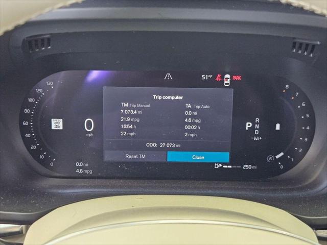 2023 Volvo XC60 B5 Ultimate Bright Theme