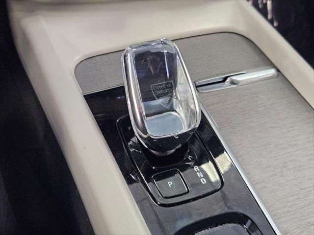 2023 Volvo XC60 B5 Ultimate Bright Theme