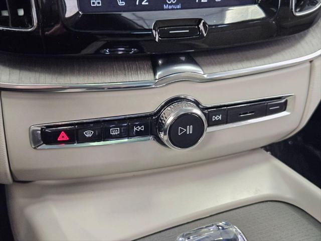 2023 Volvo XC60 B5 Ultimate Bright Theme