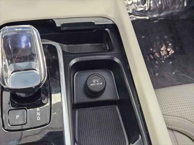 2023 Volvo XC60 B5 Ultimate Bright Theme
