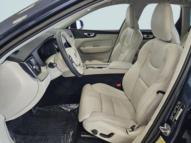2023 Volvo XC60 B5 Ultimate Bright Theme