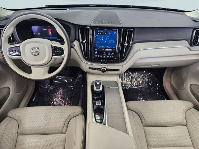 2023 Volvo XC60 B5 Ultimate Bright Theme