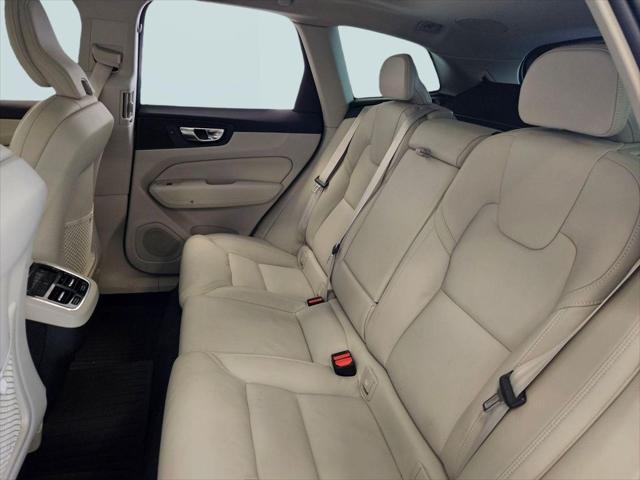 2023 Volvo XC60 B5 Ultimate Bright Theme