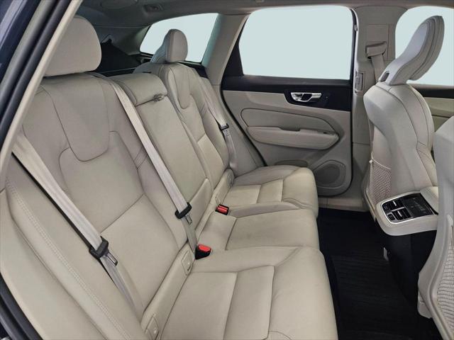 2023 Volvo XC60 B5 Ultimate Bright Theme